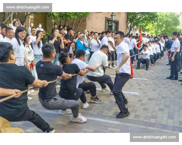 拔河比赛:力量与团结的较量,展现团队精神与拼搏风采 拔河比赛:力量与团结的较量,展现团队精神与拼搏风采