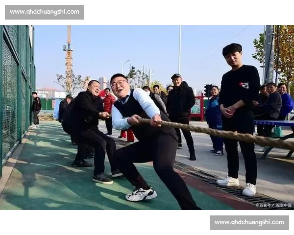 激烈角逐力与智的较量拔河比赛展现团队协作与拼搏精神 激烈角逐力与智的较量拔河比赛展现团队协作与拼搏精神